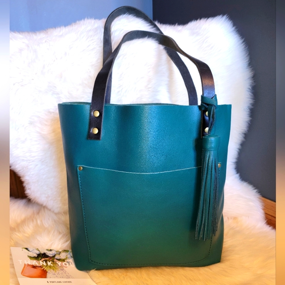 Portland Leather Goods Medium Tote w/ Matching Tassel in Peacock